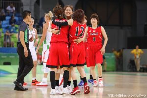 大事な初戦、ベラルーシを77-73で破り、白星発進