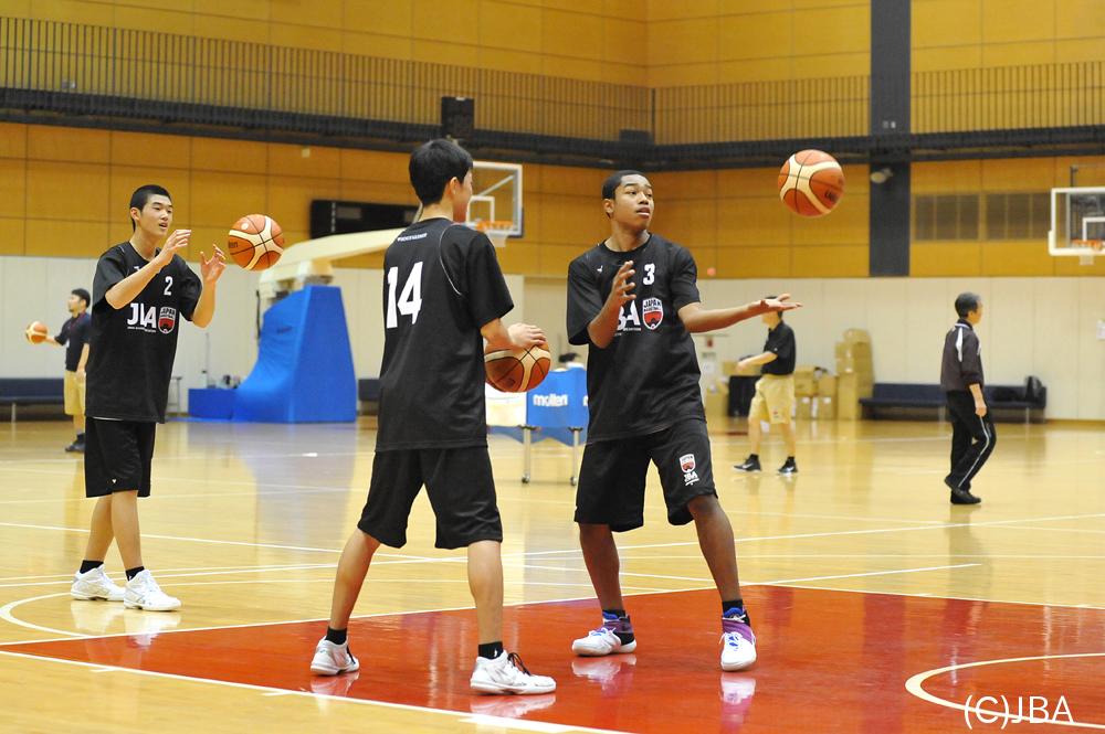 ボール3つを使ったコーディネーショントレーニング | 公益財団法人日本バスケットボール協会