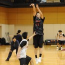 3Pシュートを打つ前田 悟選手(青山学院大学 1年)