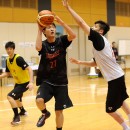 マークをかわしてシュートに行く増田 啓介選手(福岡大学附属大濠高校 3年)