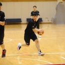 ピック＆ロールの練習でパスを入れる富樫 勇樹選手(千葉ジェッツ)