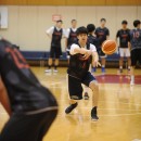 パスを出す佐藤 卓磨選手(東海大学 3年)