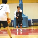 指導に熱が入る鷲野 鋭久コーチングスタッフ