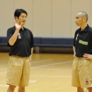 練習について話す鈴木 良和コーチと、佐藤 晃一パフォーマンスコーチ