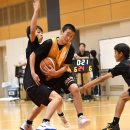 U13の選手を必死で守るU12の選手