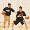前田 浩行コーチに指導を受ける選手