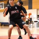 コーチを吹き飛ばす強烈なシール