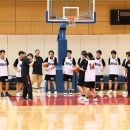 ときにユーモアをまじえて説明する萩原 美樹子コーチ