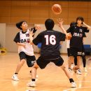 空いているスペースを見つけて、すかさずパス