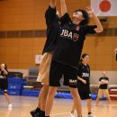 180cm超の男性コーチにも負けないリバウンド
