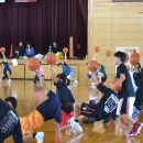 ボールハンドリングドリルに取り組む