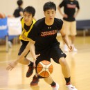 ディフェンスを抜く伊藤 領選手(開志国際高校 2年)