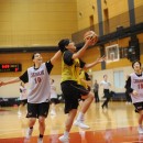 速攻を決める北川 直美選手(日本体育大学 4年)