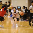 相手を抜きにかかる松本 愛美選手(筑波大学 3年)