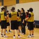 木下 佳子アシスタントコーチの指示を聞くイエローチーム
