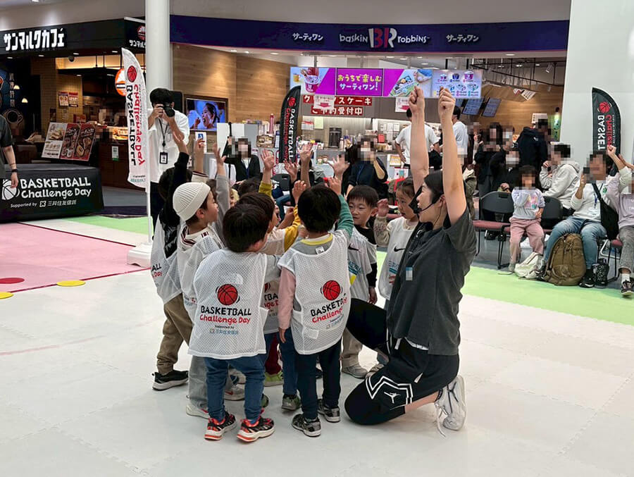 基礎運動をする子供達